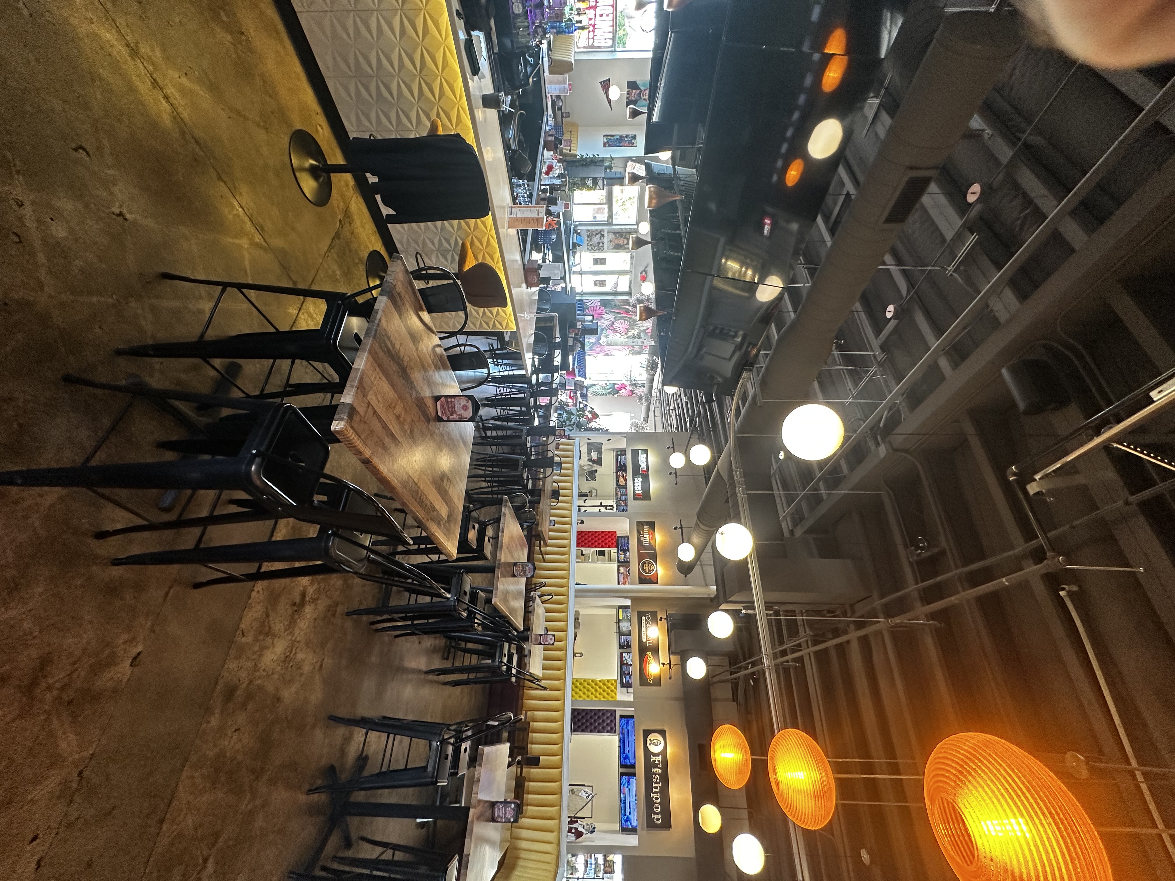 Frida Main Dining — Booths